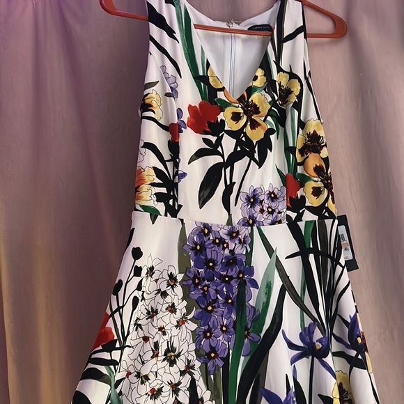 NWT Tommy Hilfiger Floral Dress - Picture 6 of 6